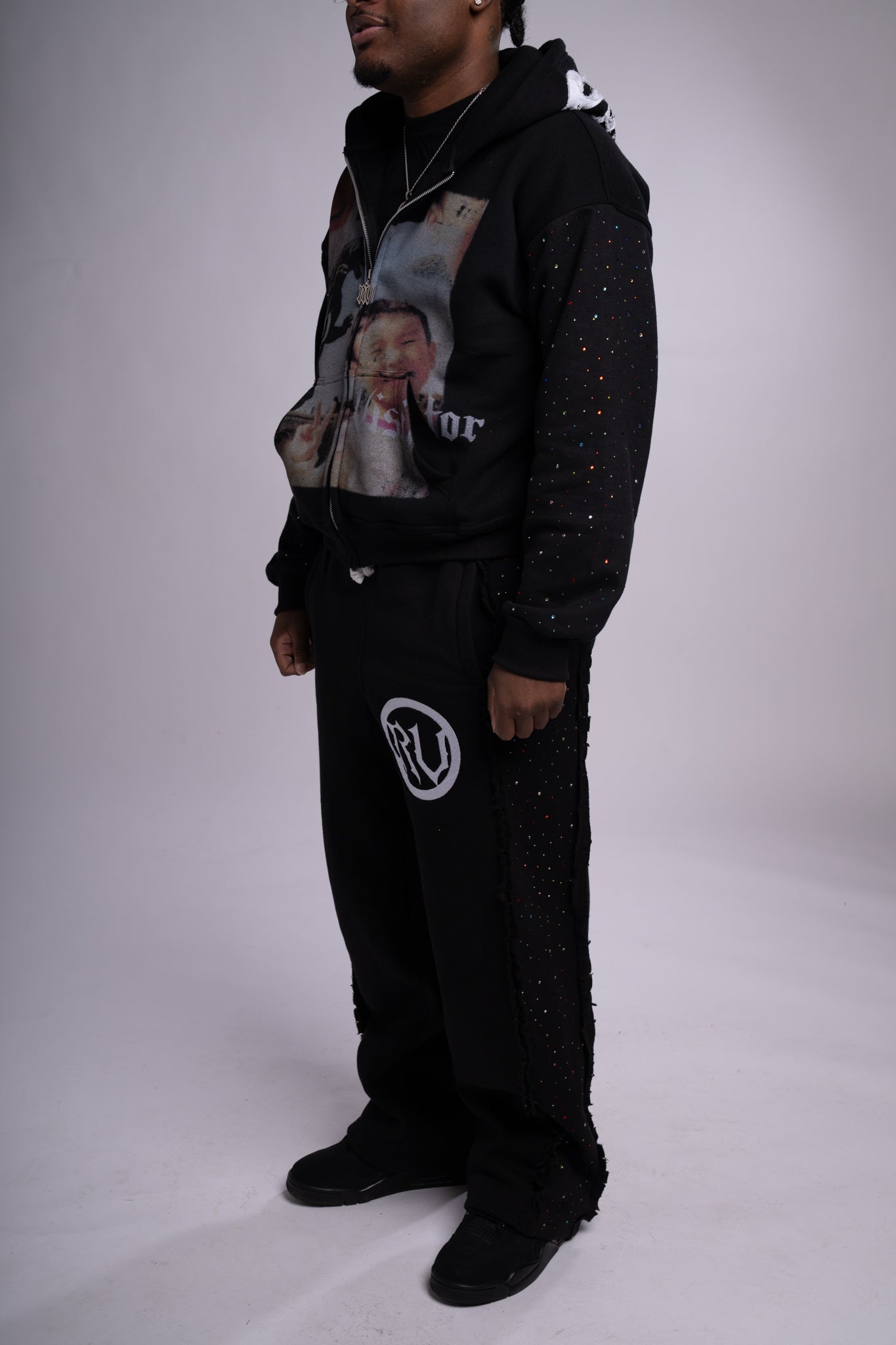 RV Distressed Diamond Sweats Black