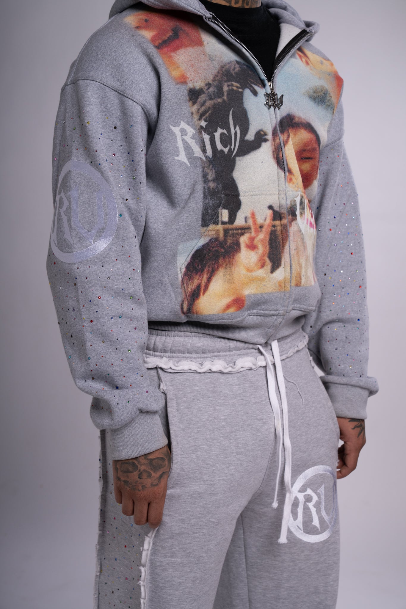 RV Distressed Diamond Sweats Grey