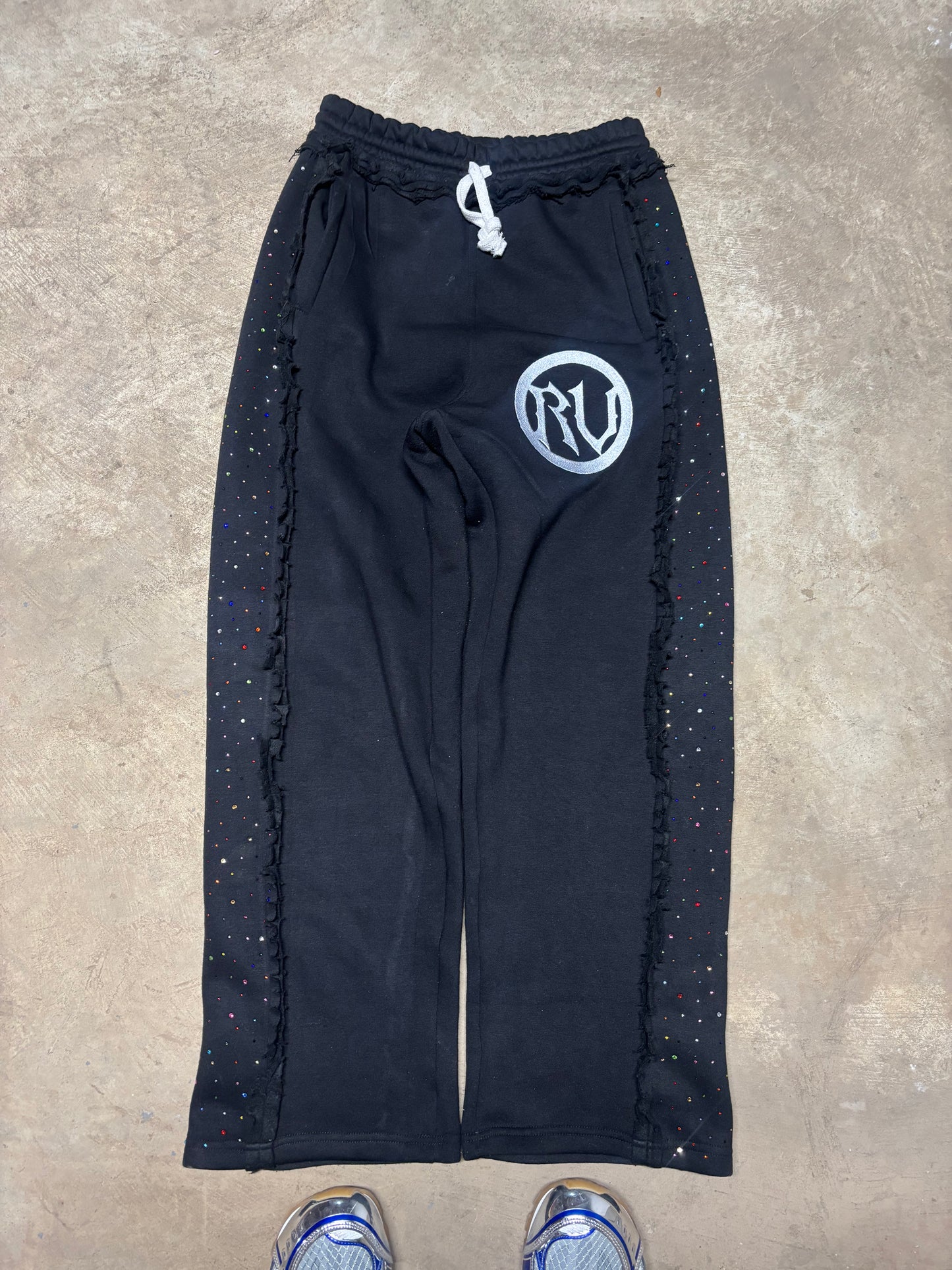 RV Distressed Diamond Sweats Black