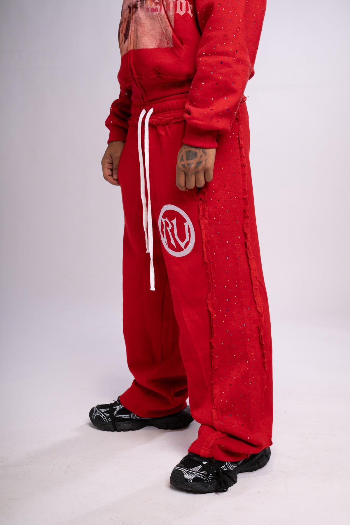 RV Distressed Diamond Sweats Red