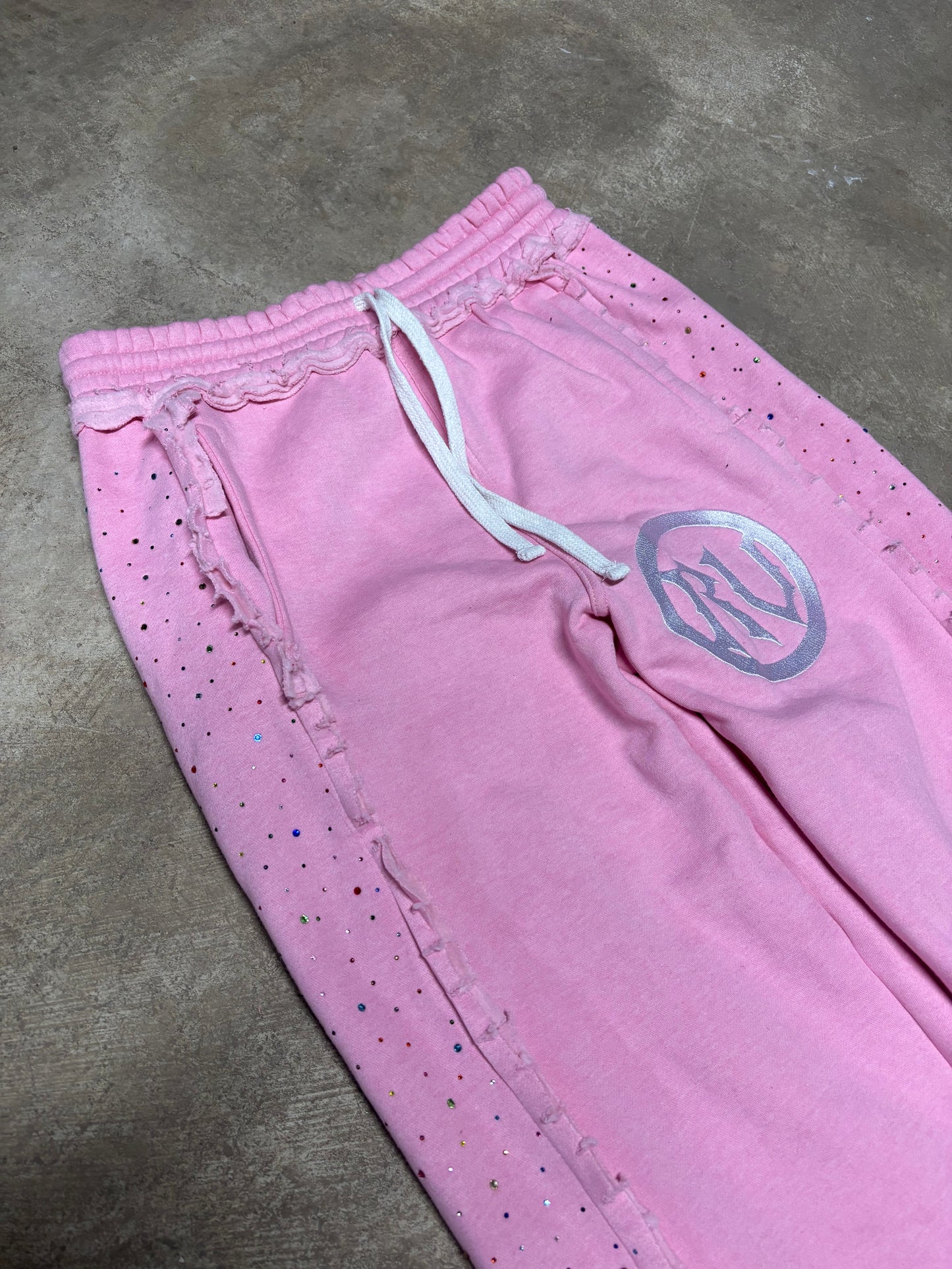 RV Distressed Diamond Sweats Pink